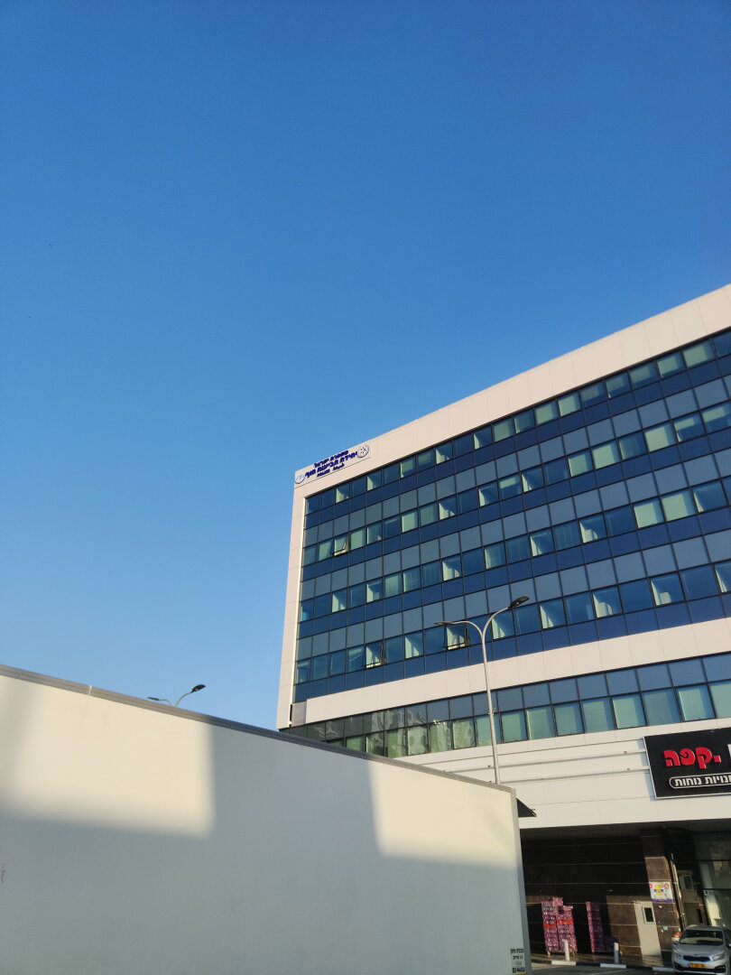 Готовая вывеска полиции после монтажа