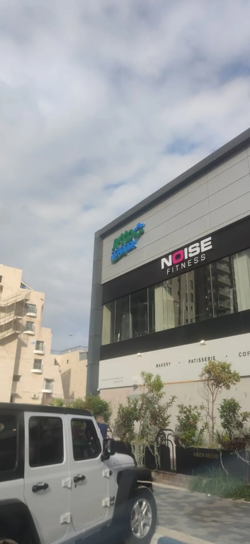 Фасадная вывеска для фитнес-клуба NOISE FITNESS