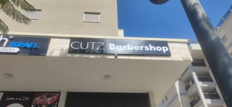 Фасадная вывеска для барбершопа