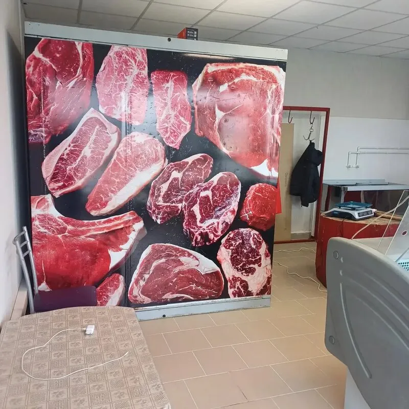 Оформление торгового места на рынке: оклейка окон, печать на самоклеящейся плёнке, режим работы и ассортимент