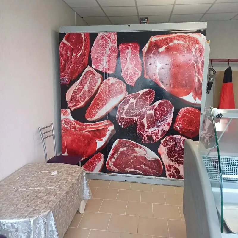 Оформление торгового места на рынке: оклейка окон, печать на самоклеящейся плёнке, режим работы и ассортимент