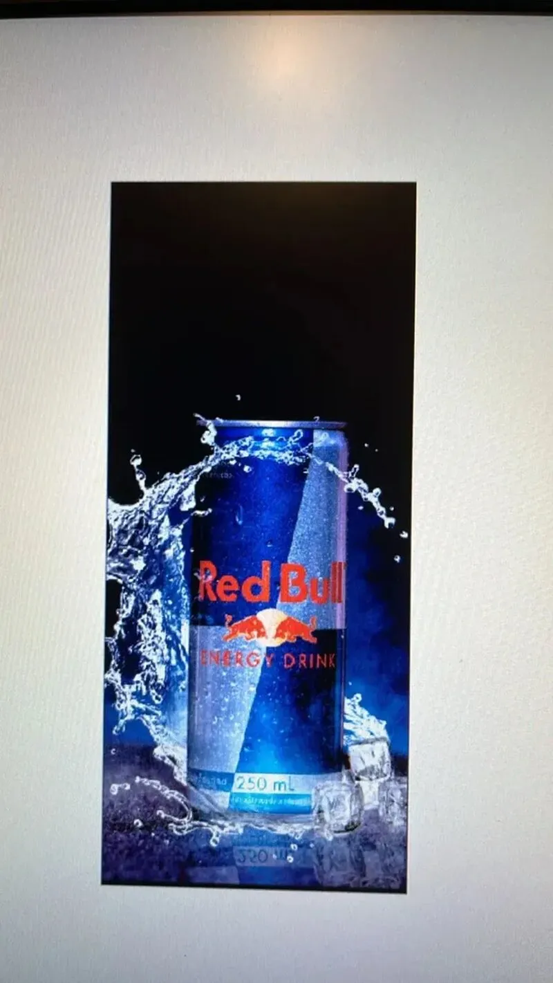 7 постеров для брендов: работа с визуальными эффектами, цветокоррекцией и композицией