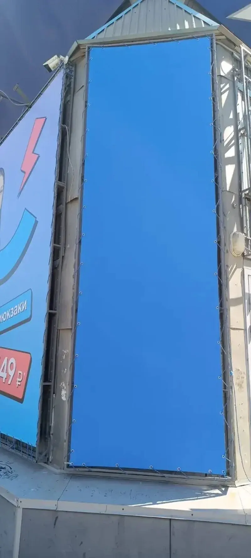 Профессиональная установка рекламных баннеров на фасадах и уличных конструкциях