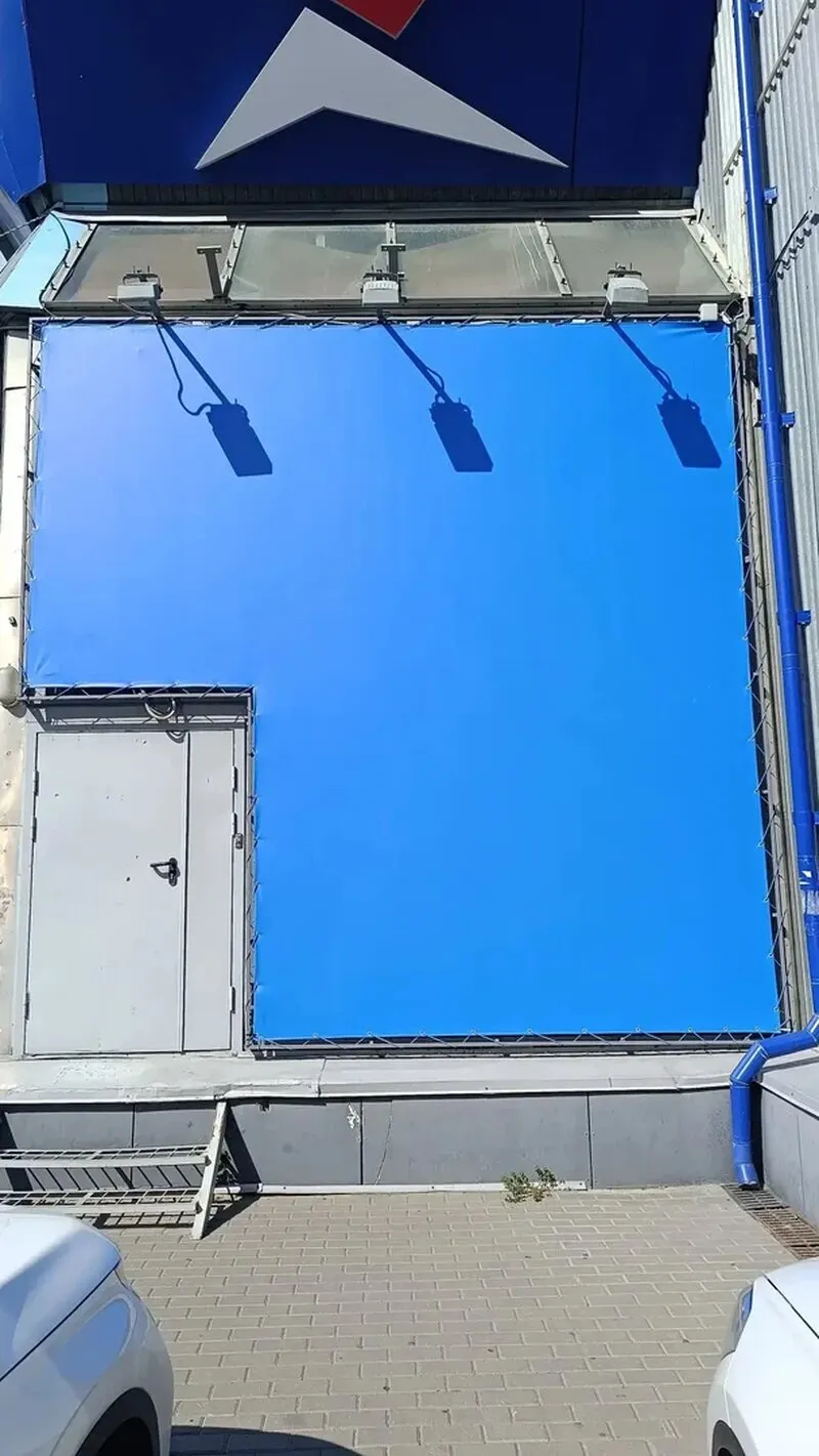 Профессиональная установка рекламных баннеров на фасадах и уличных конструкциях