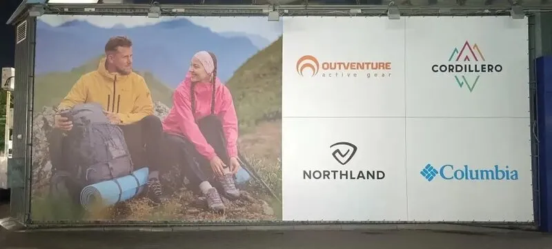 Профессиональная установка рекламных баннеров на фасадах и уличных конструкциях