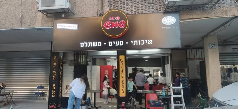 Комплексное фасадное оформление для заведения общепита — козырёк, вертикальные панели и логотип