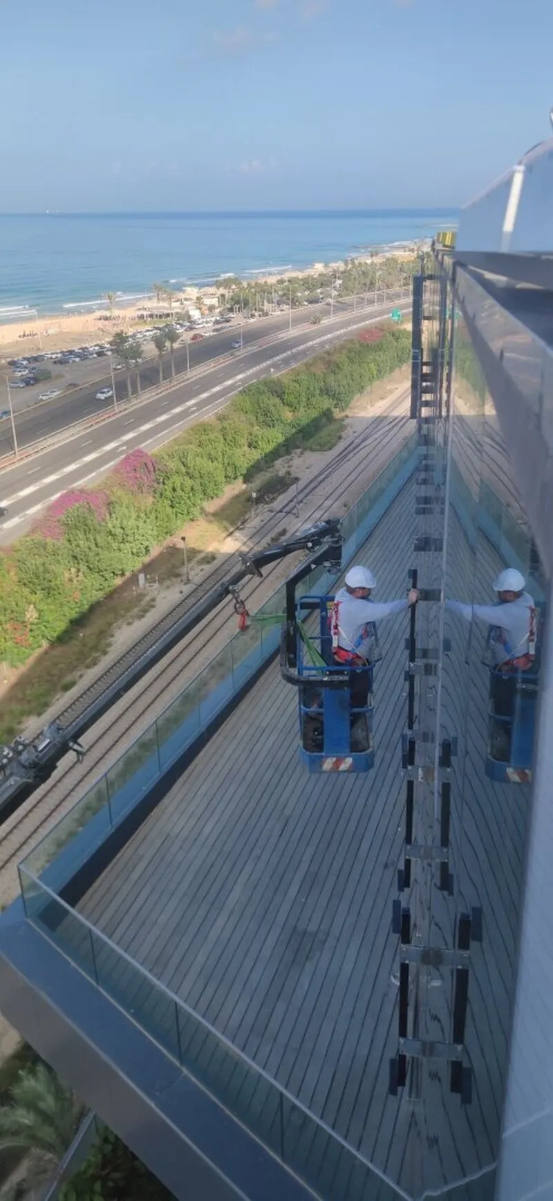 Монтаж рекламы на высотных объектах в Израиле