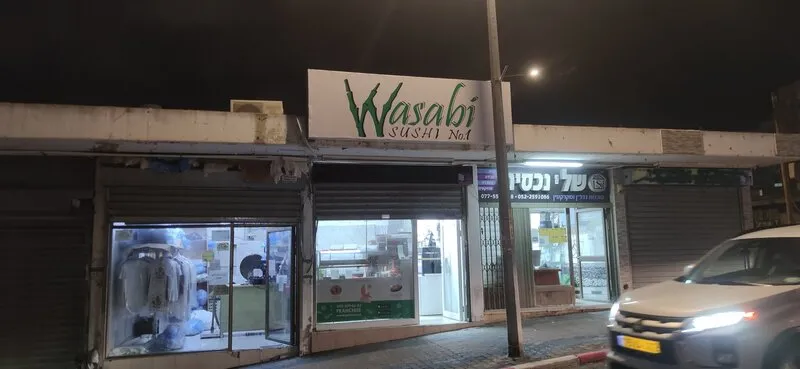 Фасадная вывеска и оформление витрины для суши-ресторана