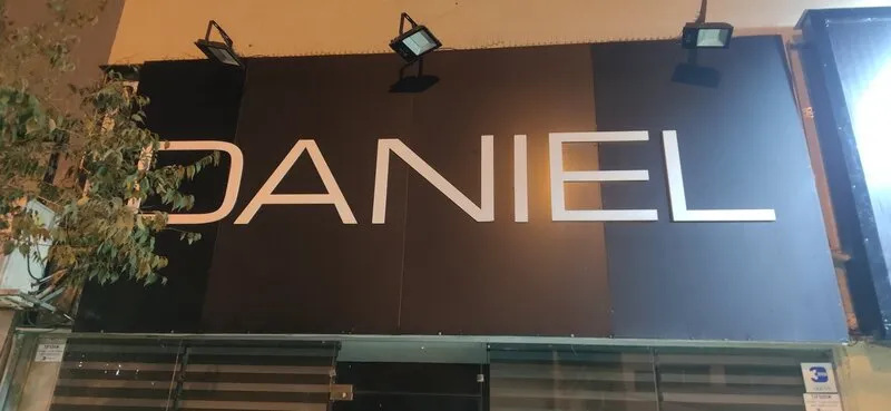 DANIEL — премиальная вывеска с подсветкой
