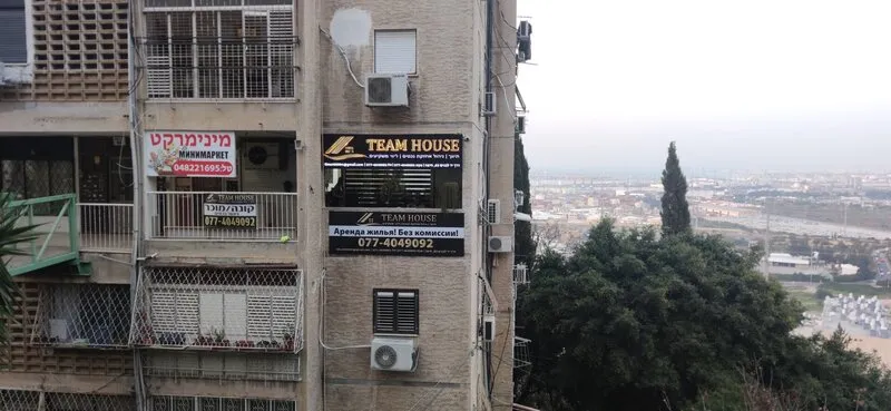 Фасадная вывеска агентства недвижимости