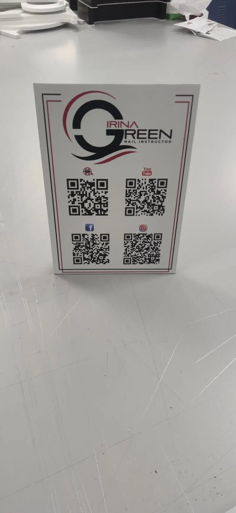 Табличка с QR-кодами