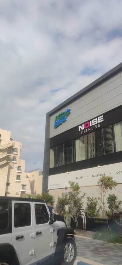 Фасадная вывеска для фитнес-клуба NOISE FITNESS