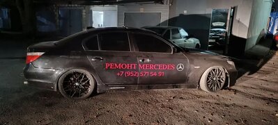 Рекламная оклейка автомобиля для сервиса по ремонту Mercedes
