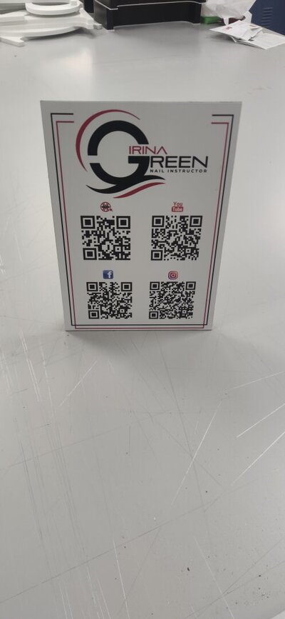 Табличка с QR-кодами