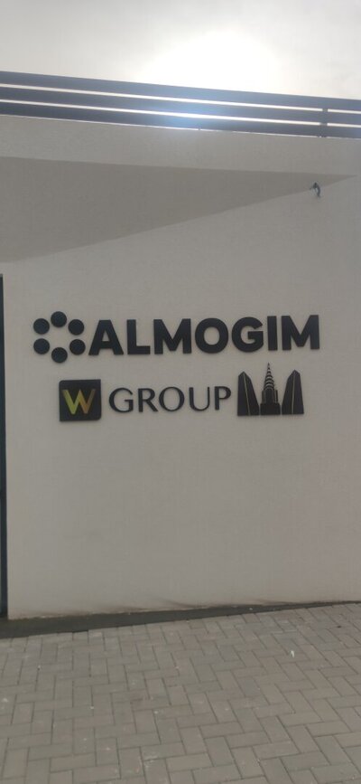 Фасадная вывеска для израильского застройщика