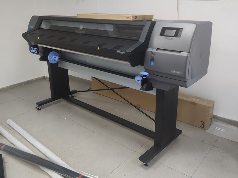 Широкоформатный принтер для печати баннеров